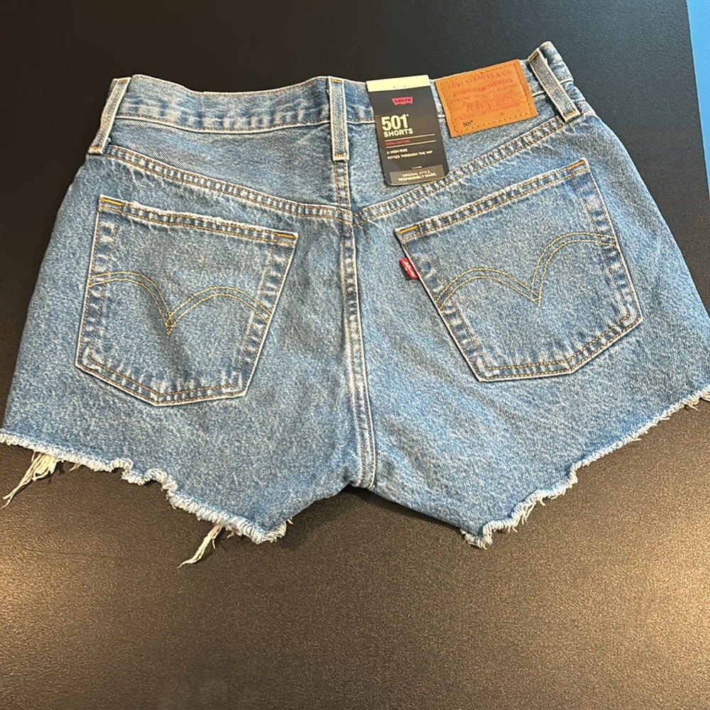 Levi’s 501 Jean shorts NWOT size 28 - Picture 3 of 5